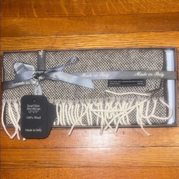 Other - Gray and White Scarf with Box